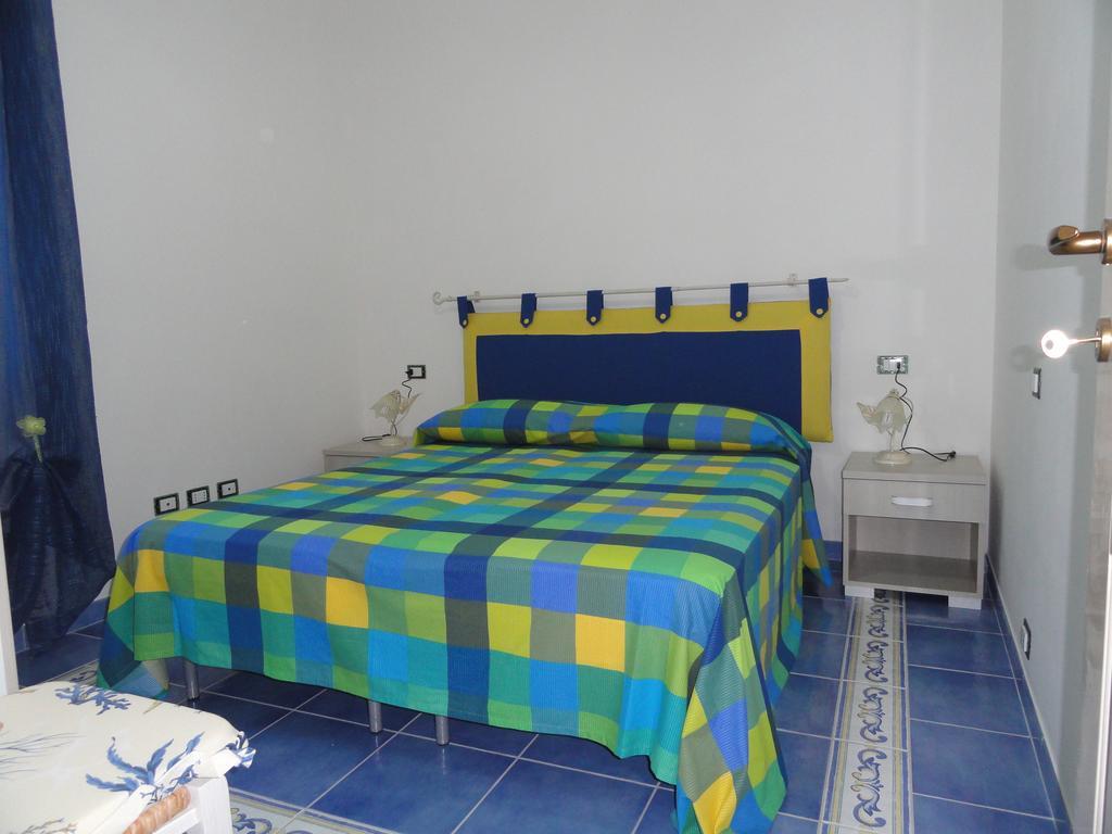 Chiaia Apartments Πόντσα Δωμάτιο φωτογραφία