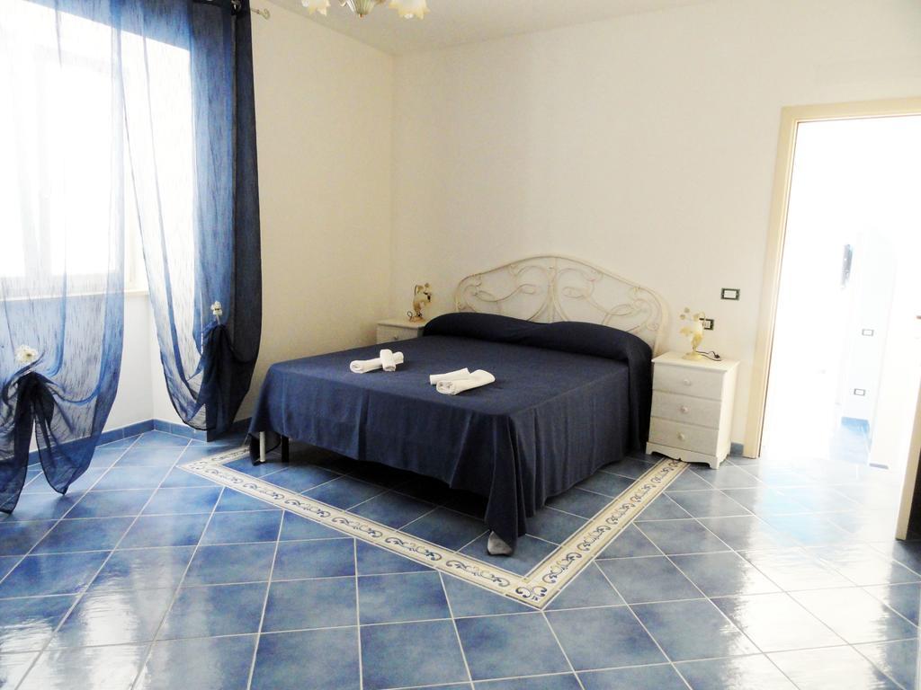 Chiaia Apartments Πόντσα Δωμάτιο φωτογραφία