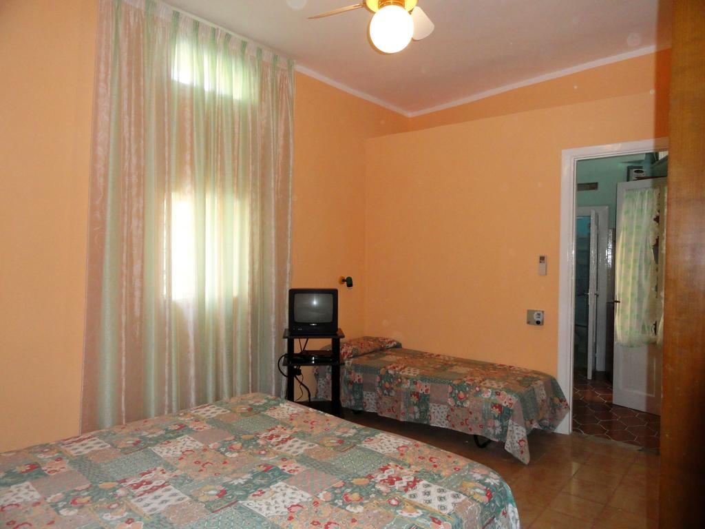 Chiaia Apartments Πόντσα Δωμάτιο φωτογραφία