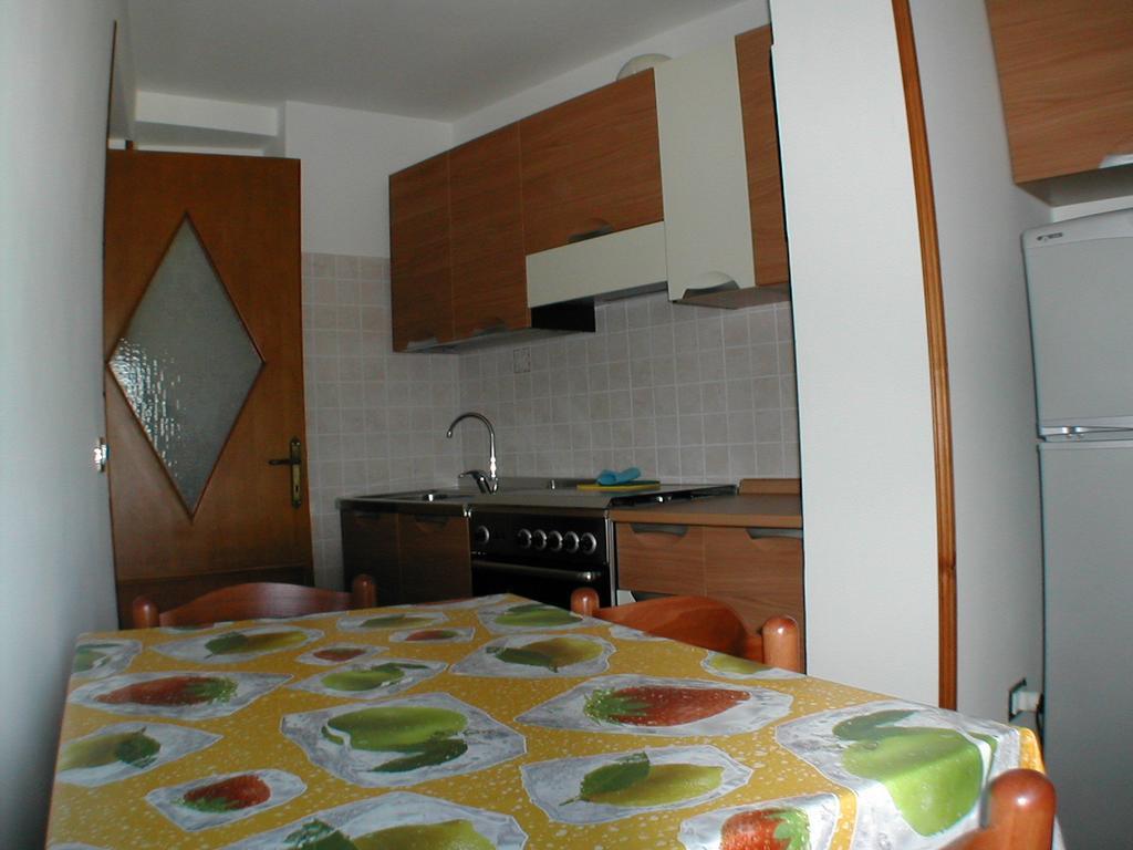 Chiaia Apartments Πόντσα Δωμάτιο φωτογραφία