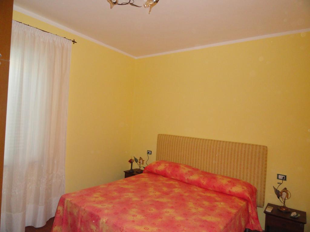 Chiaia Apartments Πόντσα Δωμάτιο φωτογραφία